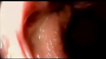 स्खलन के साथ तीव्र और स्पष्ट योनि प्रवेश।