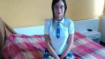 Teen Amateur Records Schoolgirl Cousin'S Sexual Encounter And Participates In Oral Sex